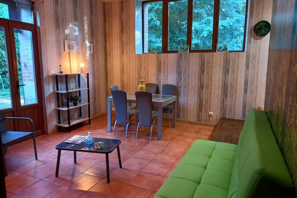 Suite Dans Le Jardin Du Chateau Agonges ภายนอก รูปภาพ
