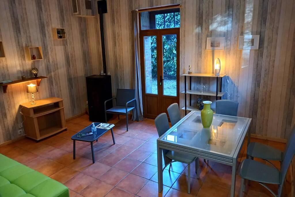 Suite Dans Le Jardin Du Chateau Agonges ภายนอก รูปภาพ